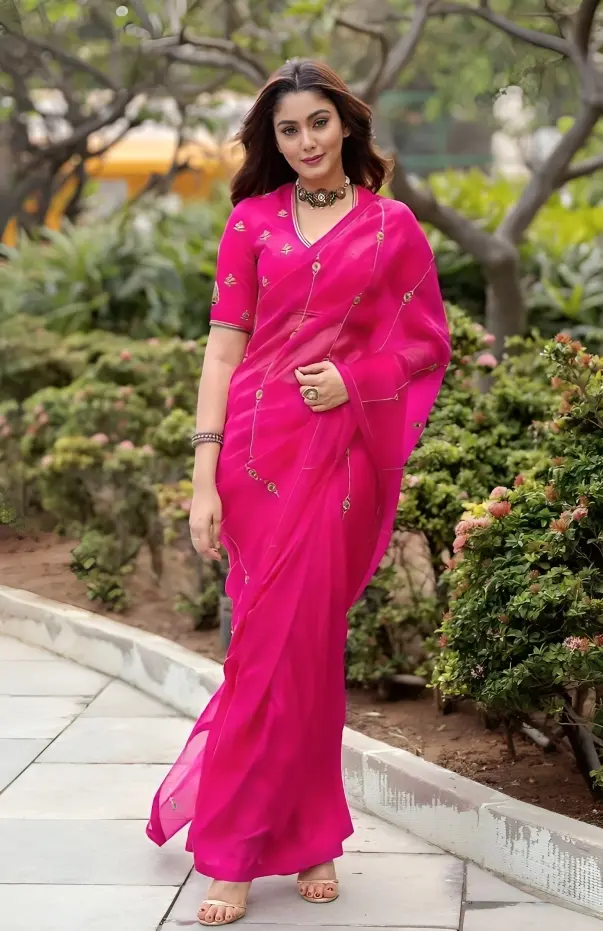 BB OTT 3 Winner Sana Makbul Biography in Hindi : BB OTT 3 , husband , age , net worth 4 Sana Makbul Biography in Hindi